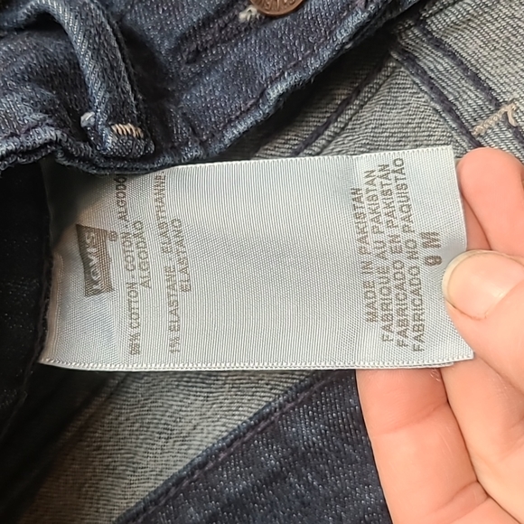 Levi's early 2000s flare jeans - Picture 5 of 5